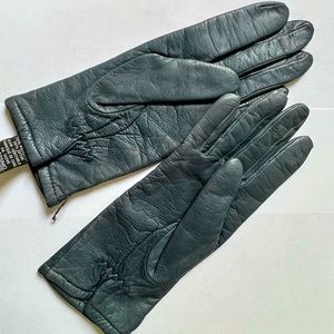 Soft blue leather gloves by Axessimo size 6.5 NWOT